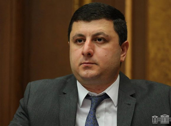 В Азербайджане, наверное, уже расформировали антиармянские пропагандистские группы: недостатка в тех, кто делает для них то же самое бесплатно, за счет бюджета Армении, нет