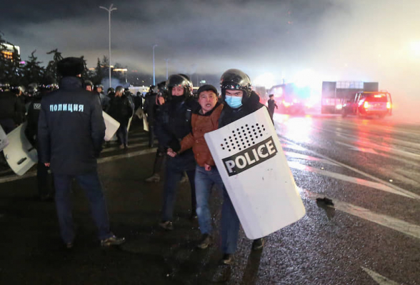 В массовых протестах в Алматы пострадали 190 человек, в том числе 137 полицейских