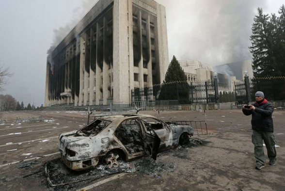 Во время беспорядков в Казахстане повредили более 50 административных зданий