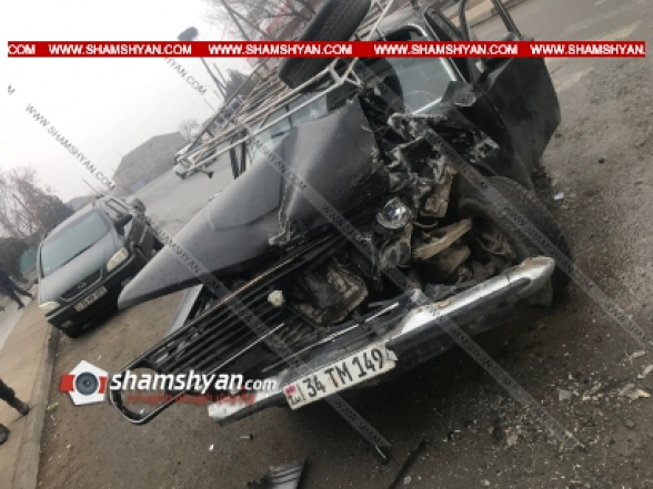 Արմավիրի մարզում բախվել են թիվ 487 երթուղին սպասարկող ГАЗель-ն ու ГАЗ 24-ը. կան վիրավորներ