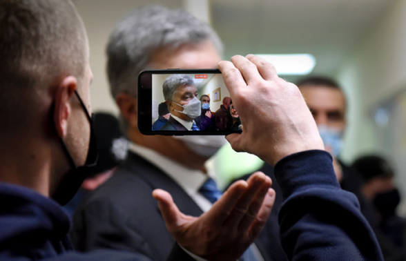 Украинский суд не стал арестовывать Порошенко