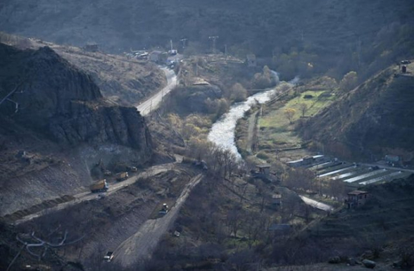 Գորիսում ուսուցիչները չեն կարողացել աշխատանքի գնալ անգամ ռազմական Ուրալ մեքենայով․ Կարմիր խաչը ամենագնաց մեքենայով չի կարողացել հունվարի 20-ին սնունդ ու հիգիենիկ պարագաներ հասցնել Բարձրավան․ ՄԻՊ