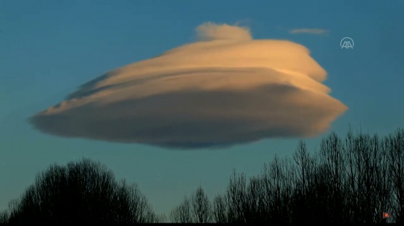 Վանում իր առանցքի շուրջ պտտվող կլոր ամպը զարմացրել է բոլորին