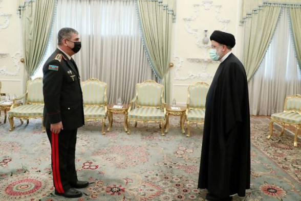 Իրանի նախագահն ընդունել է Ադրբեջանի ՊՆ նախարարի գլխավորած պատվիրակությանը