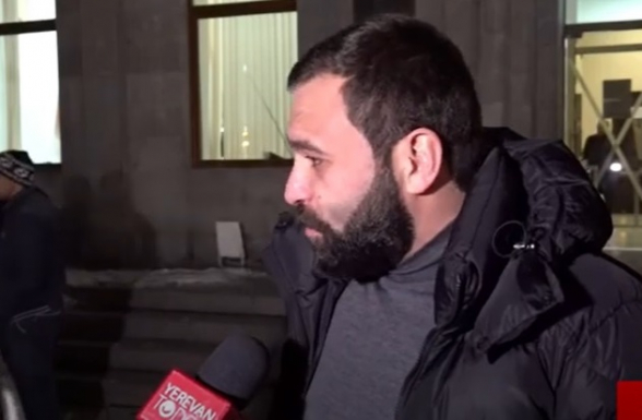 Կասկածներ ունեմ թրաշով, կուզիկ, կրծքերը կախ, լաչառ ձենով ինչ-որ մեկի վրա․ Աշոտ Մինասյանի որդի (տեսանյութ)