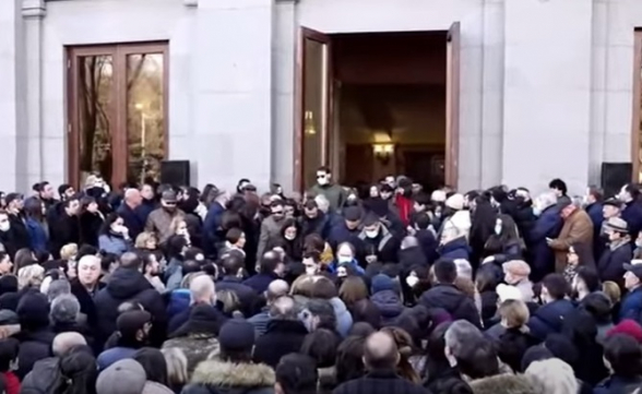 Արթուր Գրիգորիչին ճանապարհեցին ծափահարություներով՝ իր երգերի հնչյունների ներքո