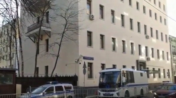Մոսկվայում Ուկրաինայի դեսպանատան շենքի վրայից հանվել է ուկրաինական դրոշը
