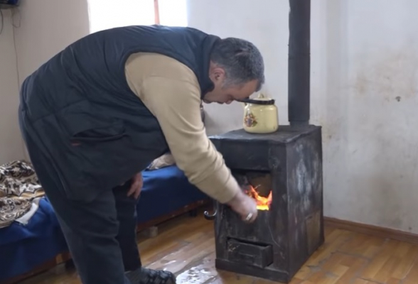 В Арцахе дома отапливают древесиной (видео)