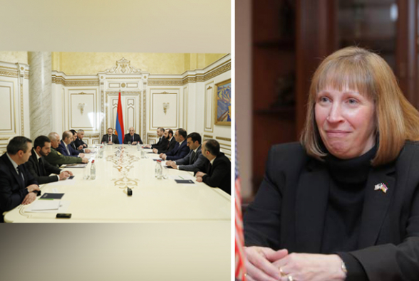 С какой миссией посол США в Армении находилась в здании Совбеза РА?