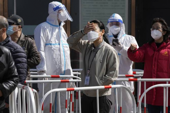 Китай направил более 10 тыс. медиков в Шанхай из-за вспышки коронавируса