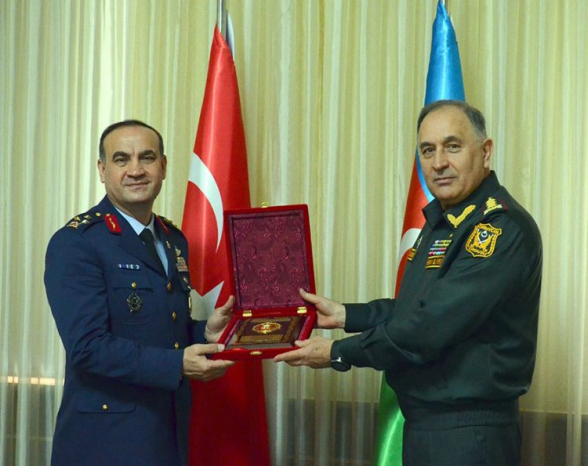 В Баку прибыл начальник разведки Генштаба ВС Турции