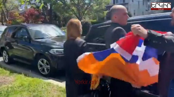 Դավաճա՛ն, դավաճա՛ն. ինչպես են դաշնակցականներն «ուղեկցում» Վաշինգտոնում Նիկոլի դեսպան Մակունցին