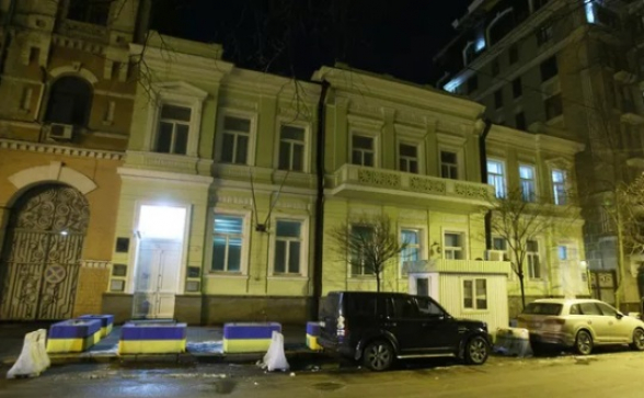 Британия намерена вернуть посольство из Львова в Киев