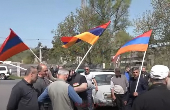 Шествие достойных граждан Армении из Иджевана в Ереван (прямой эфир)