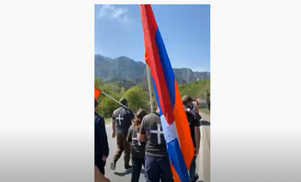 День 2-ой: участники Движения сопротивления идут шествием из Овка в Дилиджан под песню «Проснись, лао!» (видео)