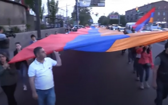 Шествие с 40-метровым флагом Арцаха к площади Свободы (прямой эфир)