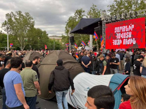 Участники акции перекрыли перекресток улиц Маштоца-Московяна: оппозиция разместила палатки (видео)