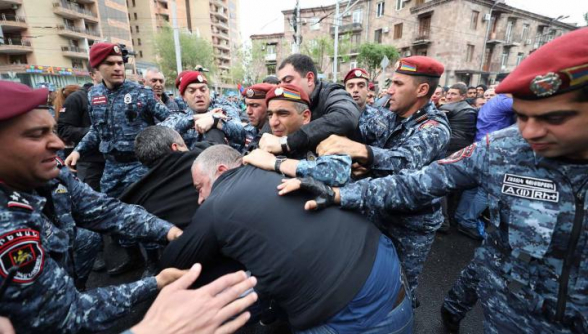 Полиция Армении подвергла приводу более 120 участников акций неповиновения в Ереване