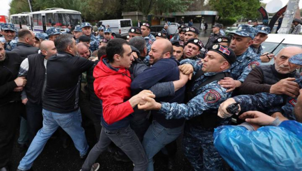 Полиция подвергла приводу 189 участников акции протеста в Ереване