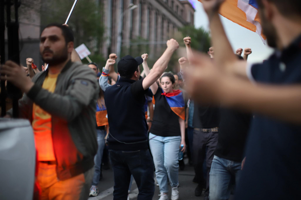 С каждой минутой нас становится все больше