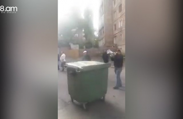 Граждане перекрыли Молдавскую улицу (видео)