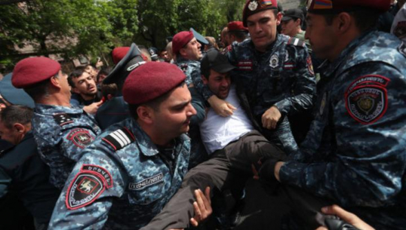 Полиция задержала в Ереване 49 митингующих