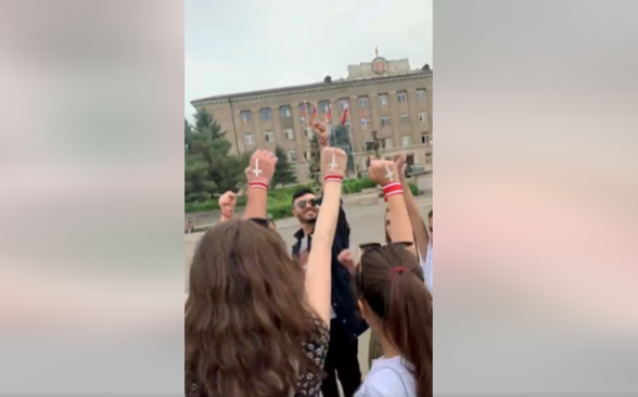 Թող սպիտակ Քո խաչը, միշտ տանի առաջ մեզ