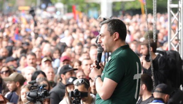 Мировая пресса видит, как Никол применяет силу против мирных демонстрантов