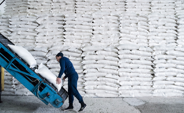 Власти Казахстана решили запретить вывоз сахара на полгода