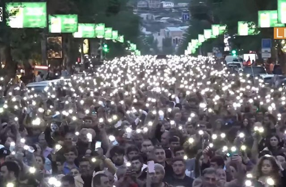 Հազարավոր վառված լույսեր’ հանուն Արցախի ու Հայաստանի