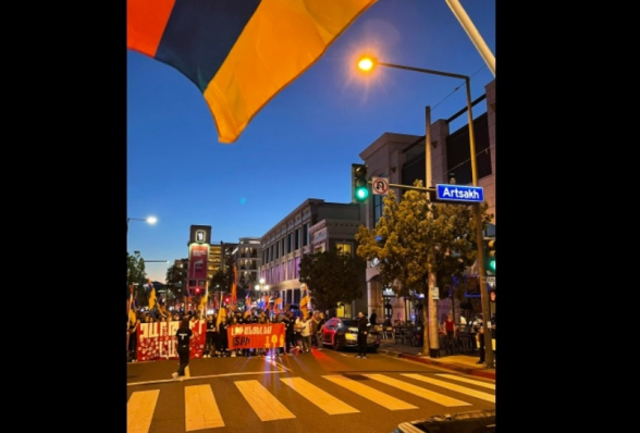 Լոս Անջելեսում ցույց է տեղի ունեցել՝ ի աջակցություն հայաստանյան «Դիմադրություն» շարժման (տեսանյութ)