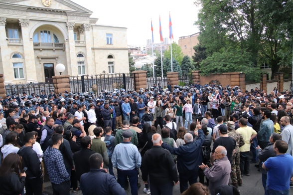 Движение сопротивления проводит акции неповиновения в Ереване (прямой эфир)