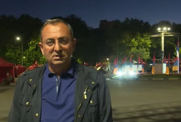 Брифинги на площади Франции на тему сегодняшних задержаний (видео)