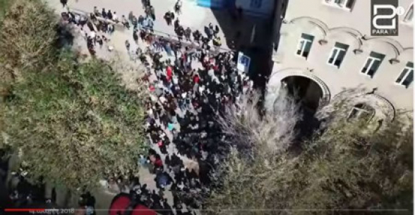 2018թ․ ապրիլի 14-ին Նիկոլը, այս փոքր խմբով, հանցագործություն էր կատարում՝ դռներ ջարդելով Ռադիոտուն էր մտնում, որը հատուկ պահպանվող շենք է