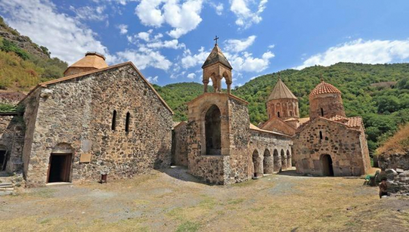 Азербайджан хочет заменить армянских священнослужителей Дадиванка на представителей епархии РПЦ в Баку