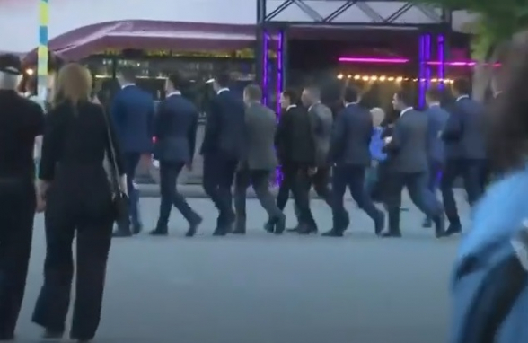 Քաղաքացիները, տեսնելով կառավարության կազմը, սկսեցին վանկարկել «Առանց Նիկոլ, Հայաստան»