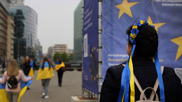 Еврокомиссия рекомендует предоставить Украине и Молдавии статус кандидата в ЕС