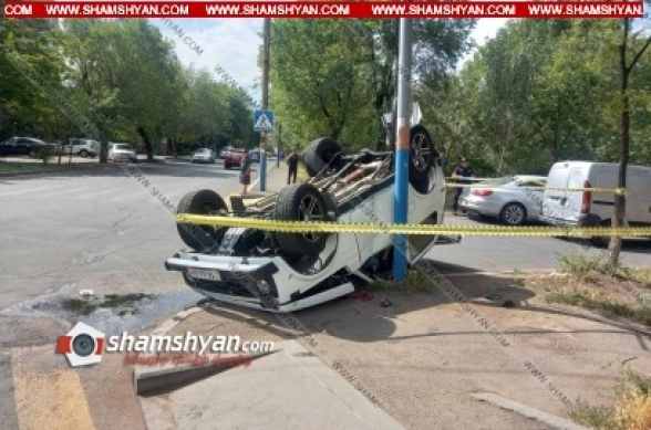 Երևանում բախվել են ՎԱԶ 2121-ն ու Volkswagen-ը, Նիվան գլխիվայր շրջվել է