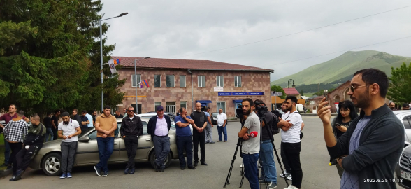 Родственники погибших и раненых в ходе кровавого инцидента в Апаране провели акцию протеста (видео)