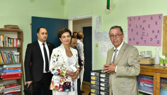 Աննա Հակոբյանը արտերկրում էլ է թիկնապահներով ման գալիս, իսկ օրն ավարտել է Միջերկրականի ափին գտնվող ռեստորանում (լուսանկար)