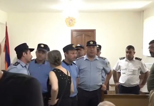 Արա փոշին էլ ես դու, թուրքն էլ. դատախազը՝ զոհվածի ծնողին (տեսանյութ)