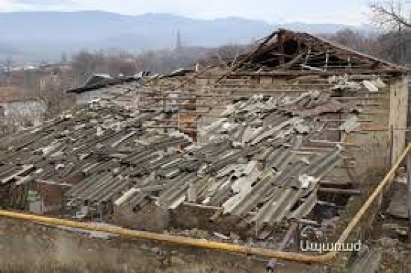 Իմ ծննդավայր Կարմիր շուկայում մի կիսավեր ու անբնակ տուն կա. ամեն անգամ գյուղ գնալուց նայում եմ այդ տանը և պարուրվում տխուր զգացողությամբ