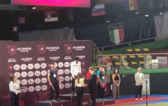 Покинувший пьедестал во время исполнения гимна Армении азербайджанский спортсмен дисквалифицирован (видео)