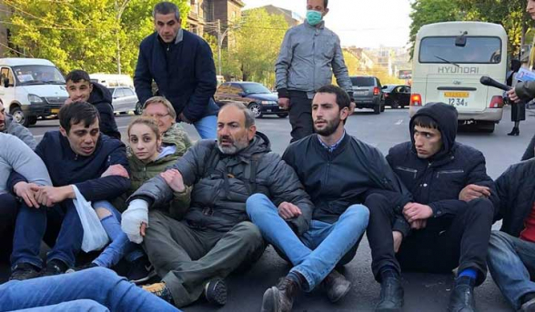 Никол «о чем хочет, о том и переговаривается» теперь уже с Турцией