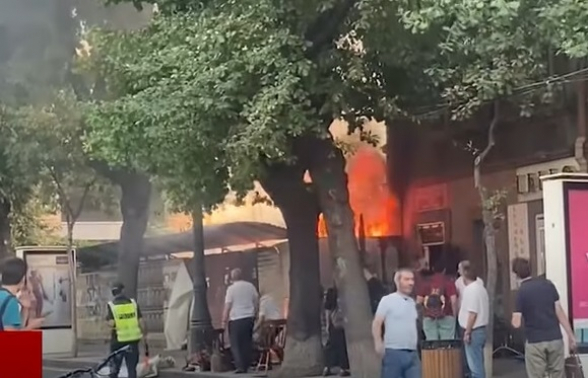 Հրդեհ է բռնկվել Աբովյան փողոցում