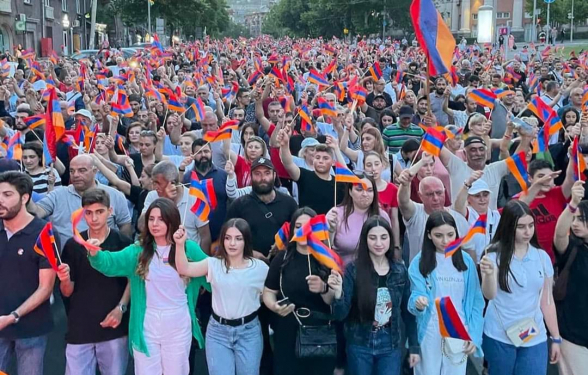 Сегодня в 19:30 на площади Франции пройдет митинг Движения сопротивления (видео)