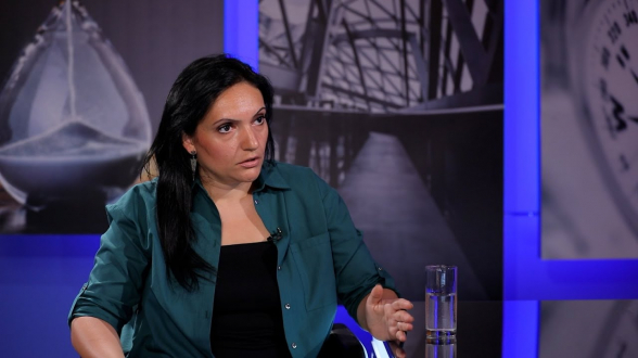 «Պայթյունի ձայներ լսեցինք, չգիտեինք՝ երեխաներին ո՞նց դուրս բերել, եթե Լաչինին են խփում». Ալվինա Աղաբաբյան (տեսանյութ)