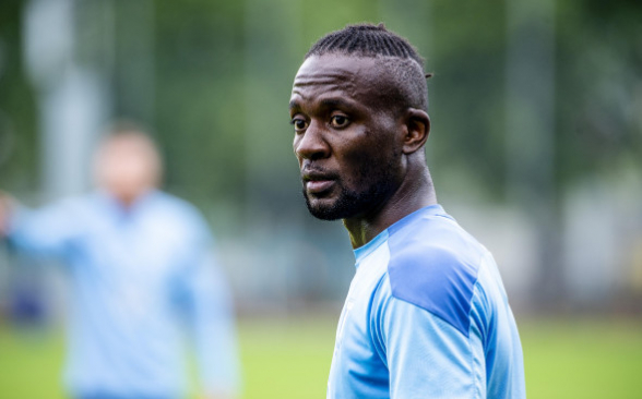 Футболист ради контракта с клубом отправил на свадьбу вместо себя брата