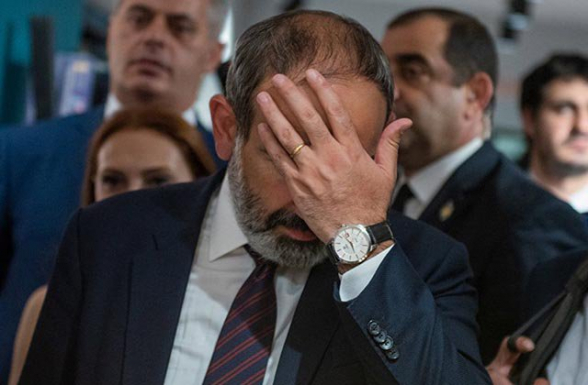 Նիկոլ Փաշինյանը՝ Աղավնոյի փլատակների տակ