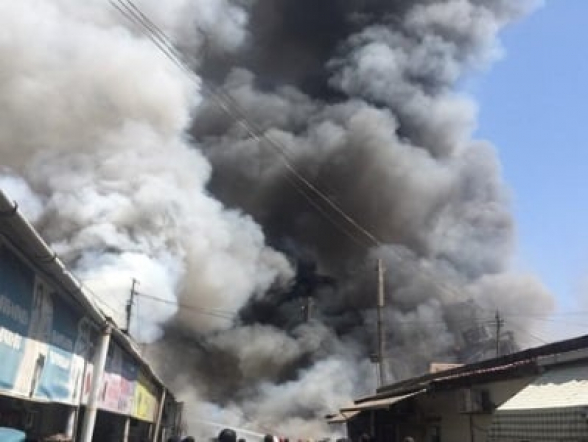 Քաղաքացիները ևս օգնում են դուրս բերել պայթյունից տուժածներին